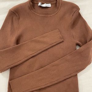 Woman’s light weight sweater. Chocolate brown ribbed long sleeve.